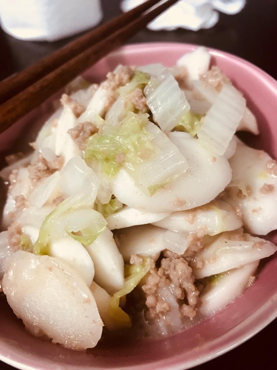 黄芽菜肉丝年糕汤