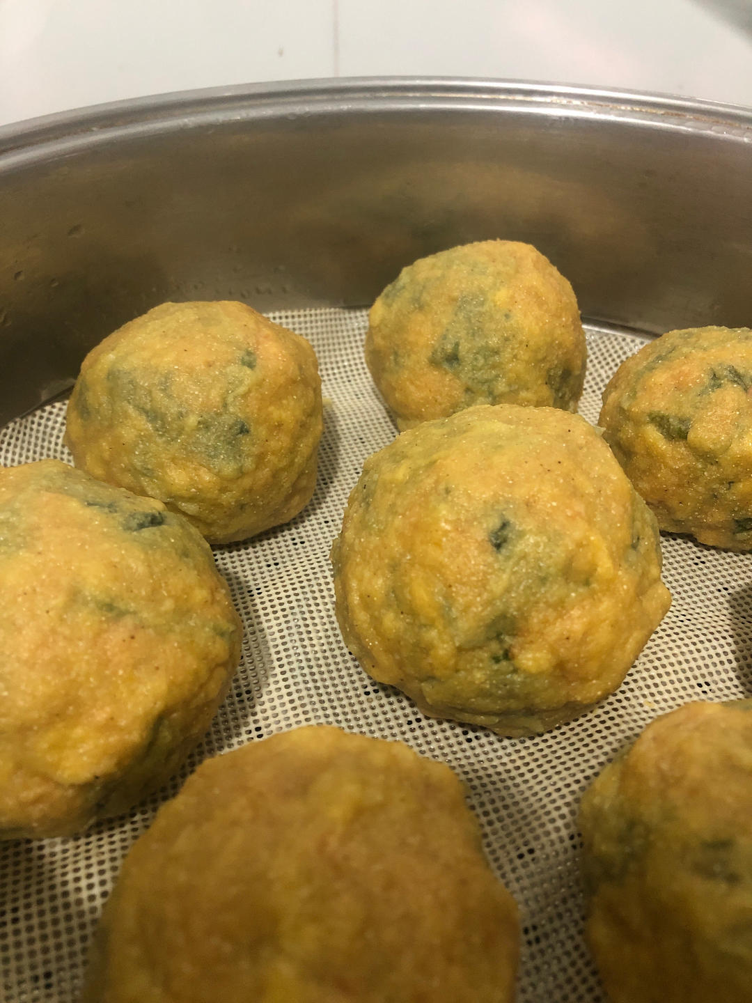 玉米面素菜团子