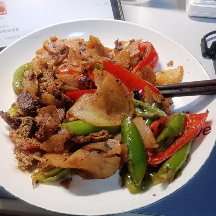 五花肉干煎土豆