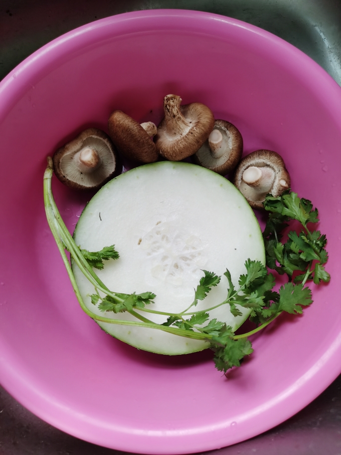 减脂汤 香菇冬瓜汤的做法 步骤1