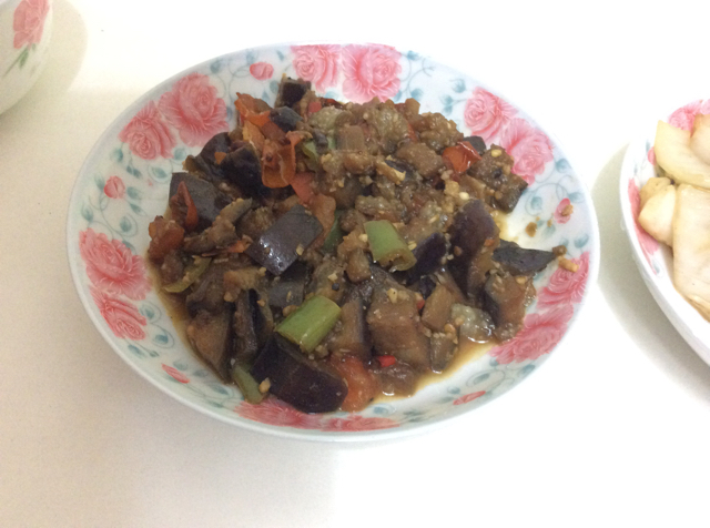 西红柿尖椒炒茄子