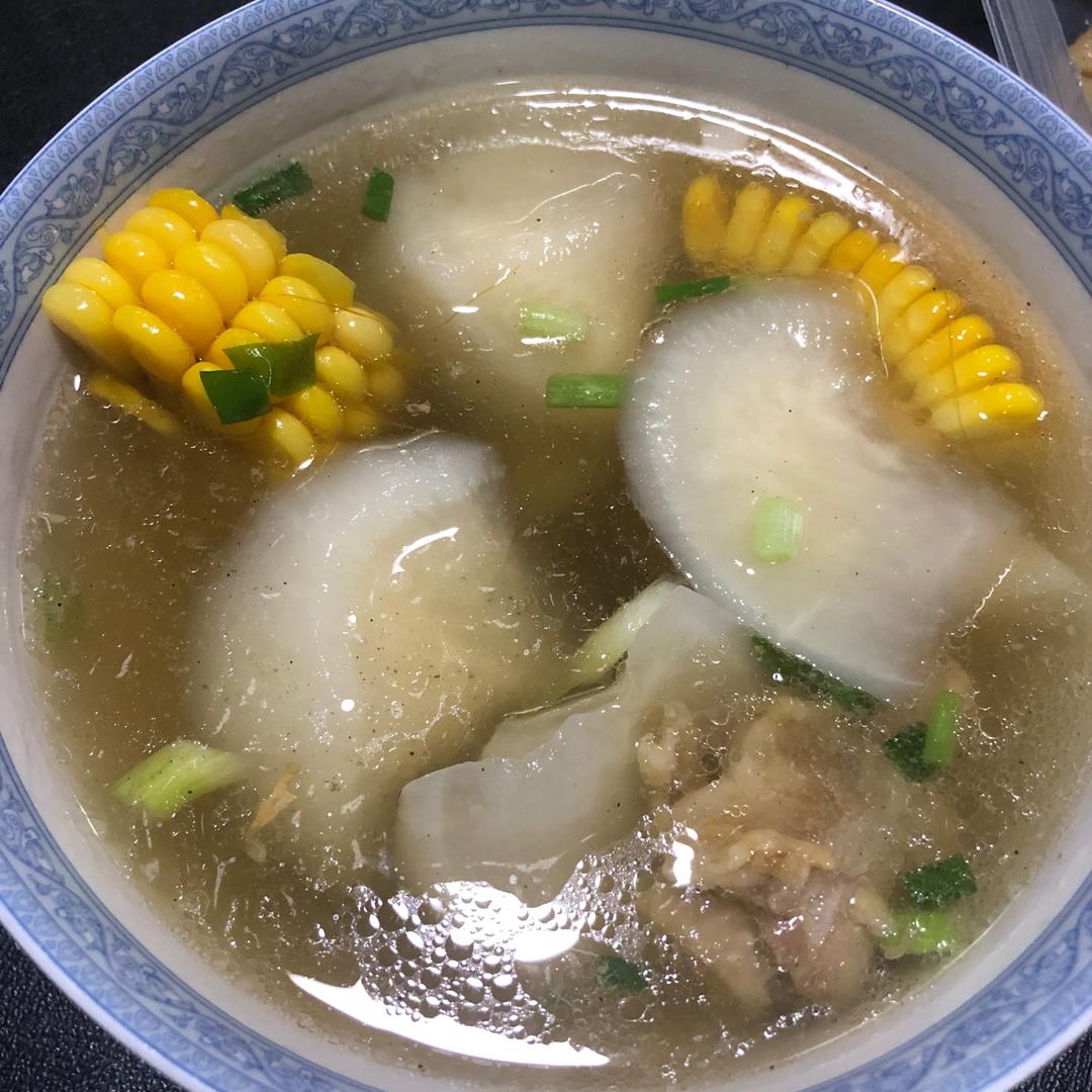白萝卜排骨汤～～～食材简单但清甜好喝