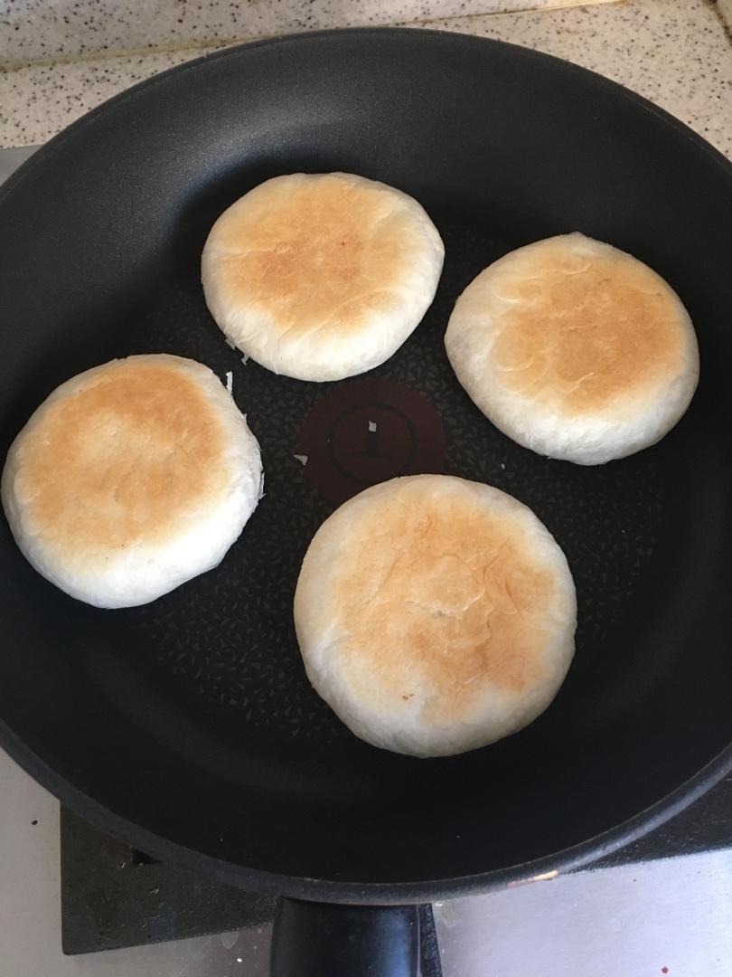 不用烤箱也酥酥的红豆饼