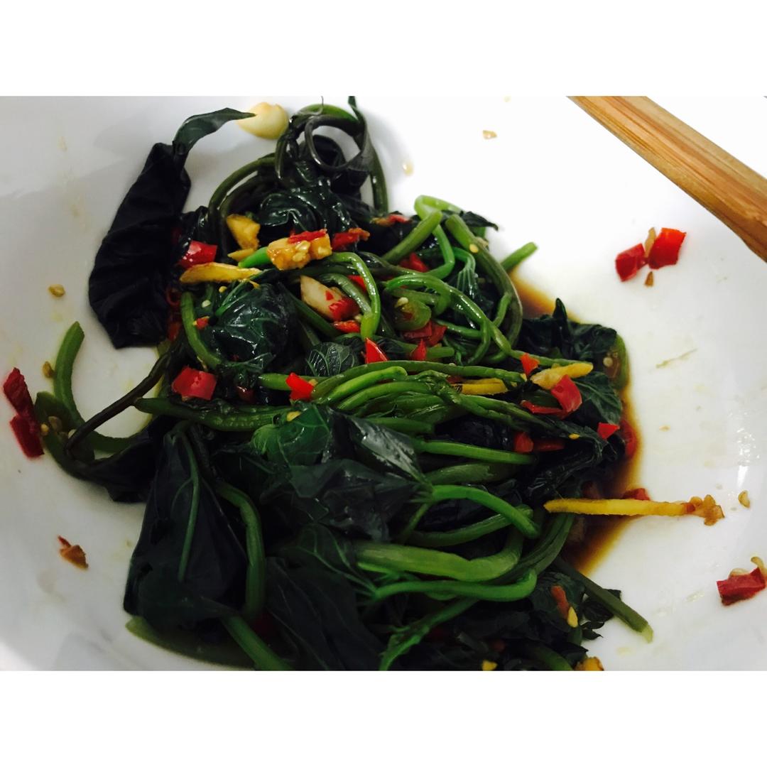 拿手红薯叶