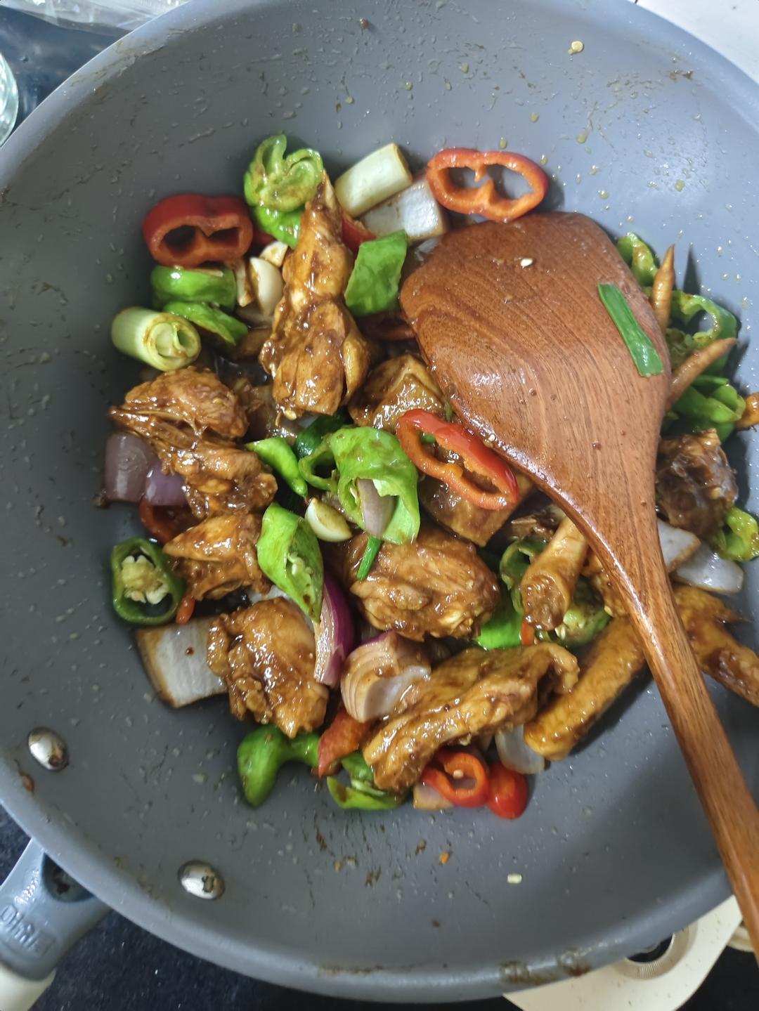 可以吃几碗饭的广东鸡煲奇味鸡煲