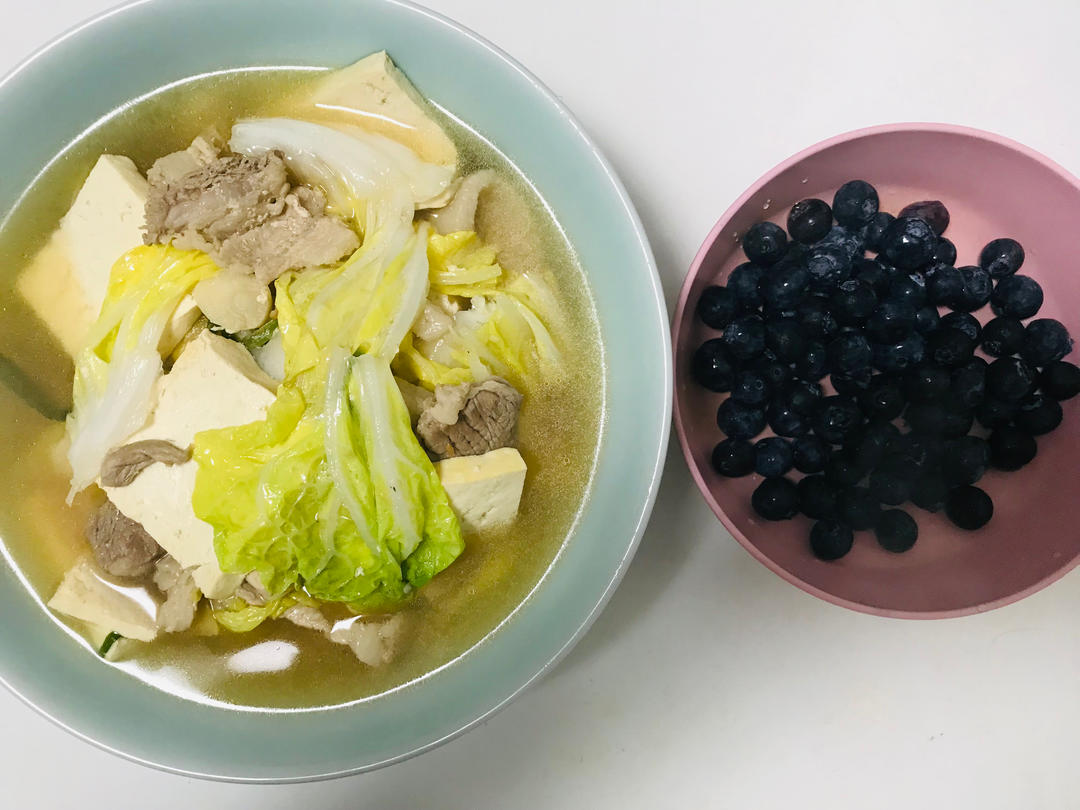 五花肉炖白菜豆腐