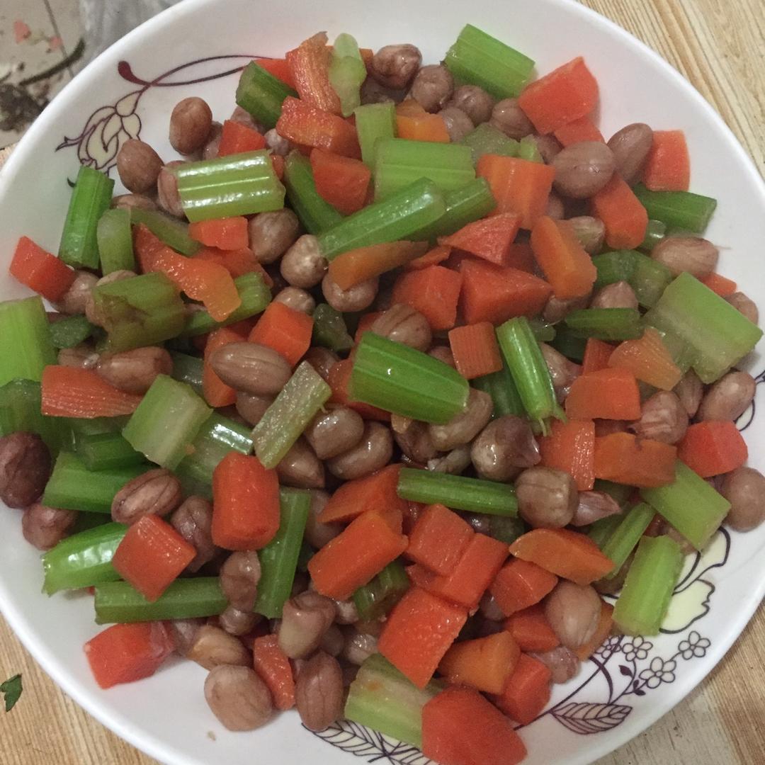 凉拌芹菜花生米胡萝卜