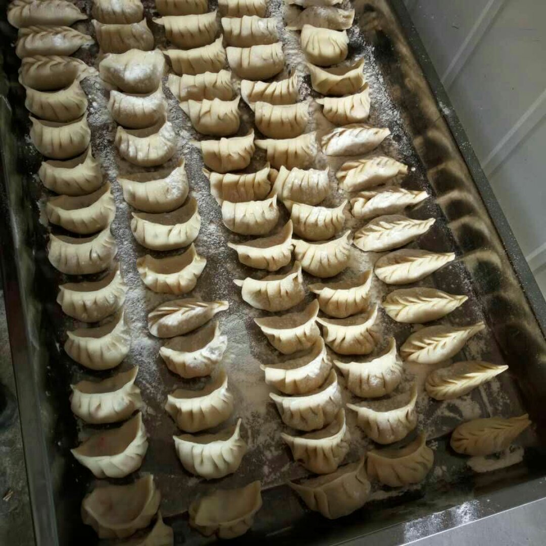 芹菜胡萝卜猪肉水饺