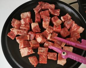 懒人版铁板牛肉粒的做法 步骤5