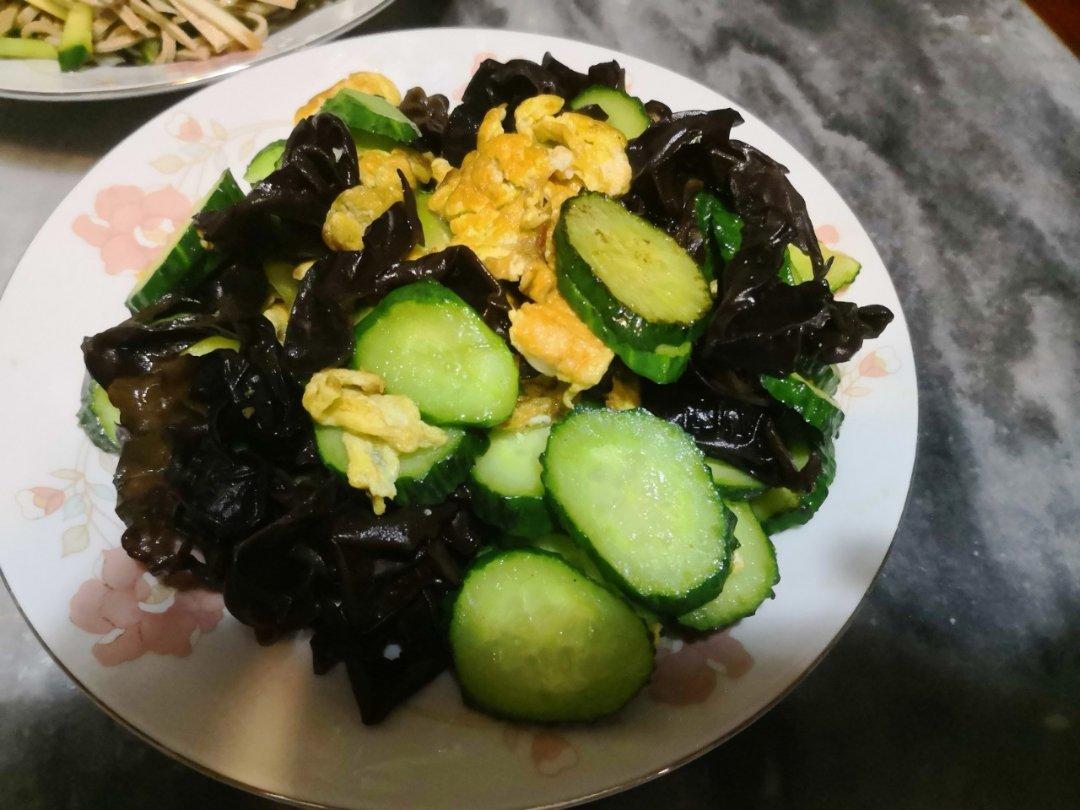 黄瓜木耳炒鸡蛋
