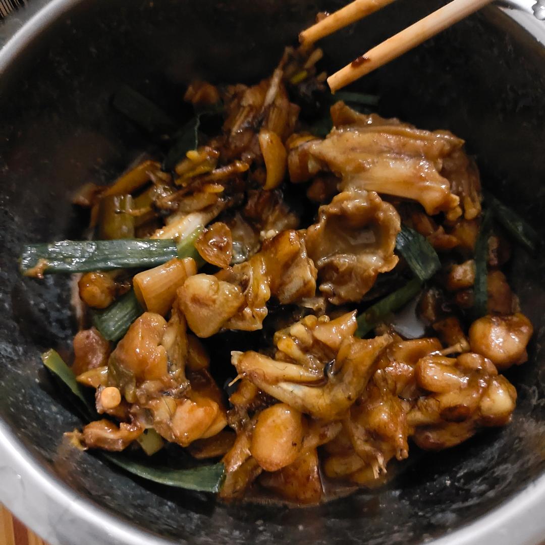 红烧牛蛙（手把手教你烧出回味无穷的牛蛙料理）