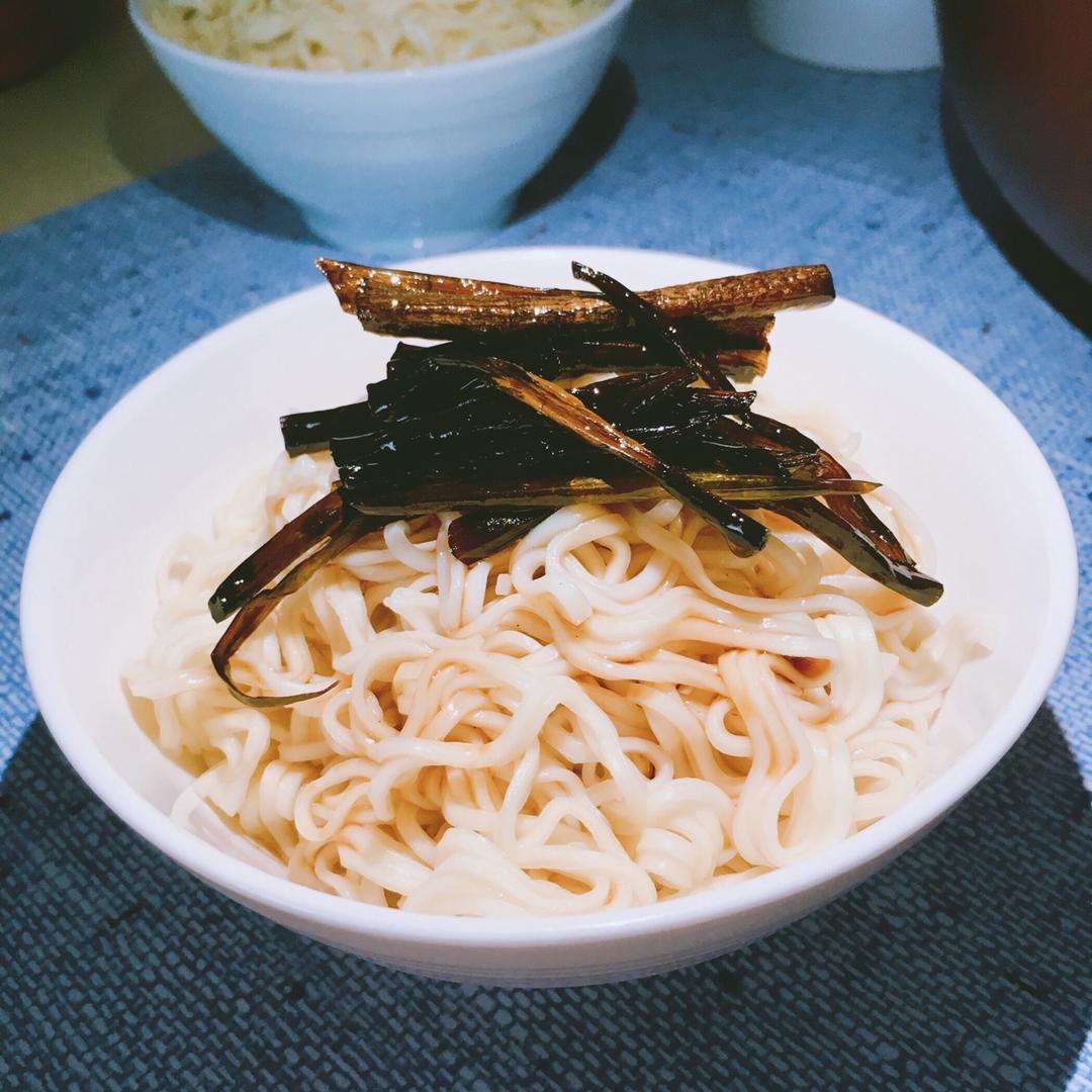 葱油拌面Spring Onion Noodles