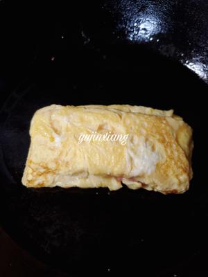 超满足的黄金蛋包土司片的做法 步骤13
