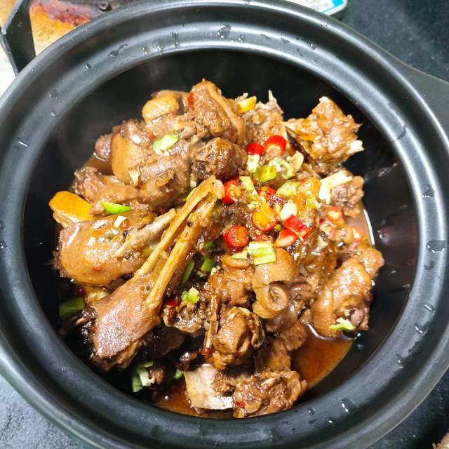 传统正宗的啤酒鸭配方和做法，鲜嫩香浓，只需炒千万不要焯水
