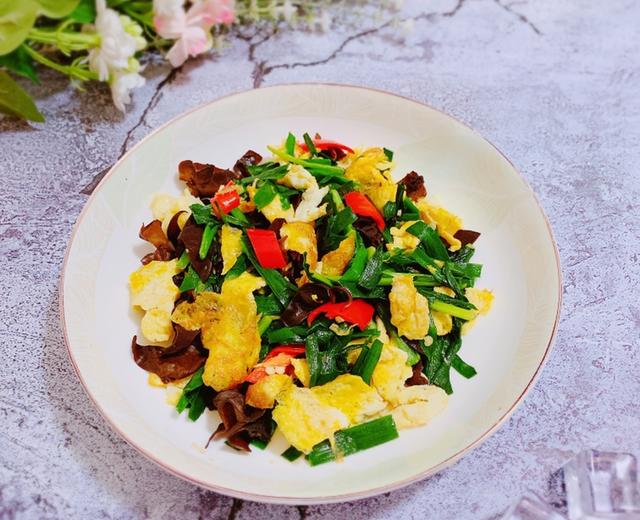 减脂餐/韭菜木耳炒鸡蛋的做法