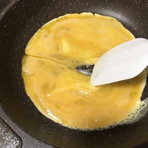 Scrambled eggs 美式炒蛋&英式炒蛋做法的做法 步骤2