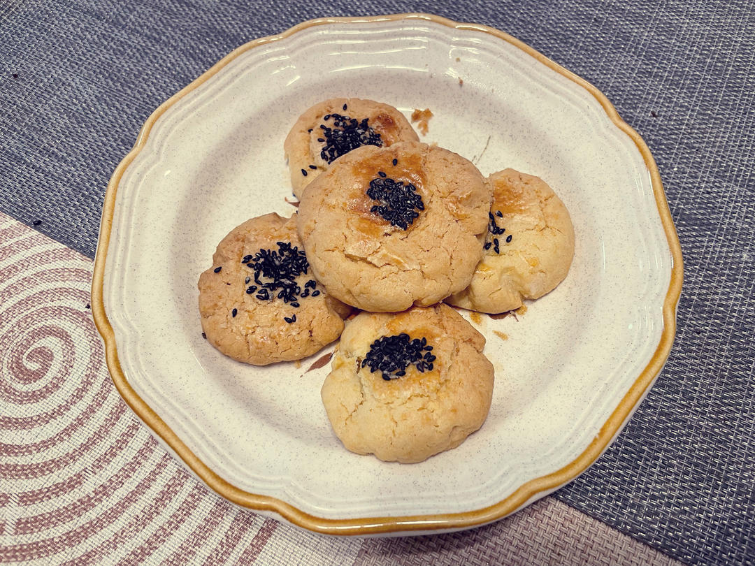 轻轻一按就碎掉的原味桃酥（不输猪油版）