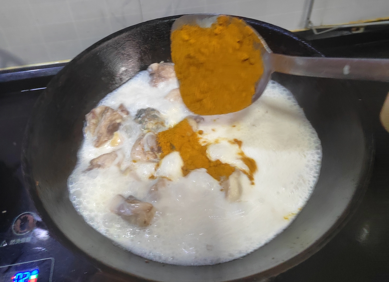 咖喱土豆焖鸡的做法 步骤4