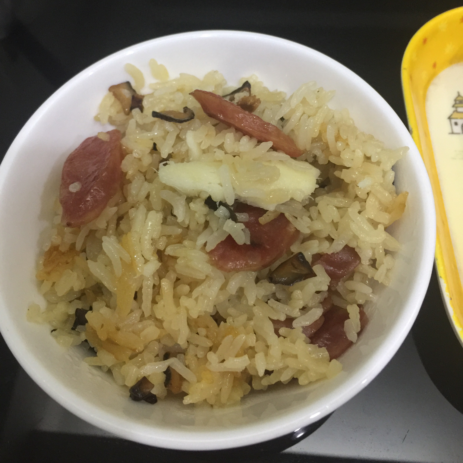 腊肠香菇山药炊饭