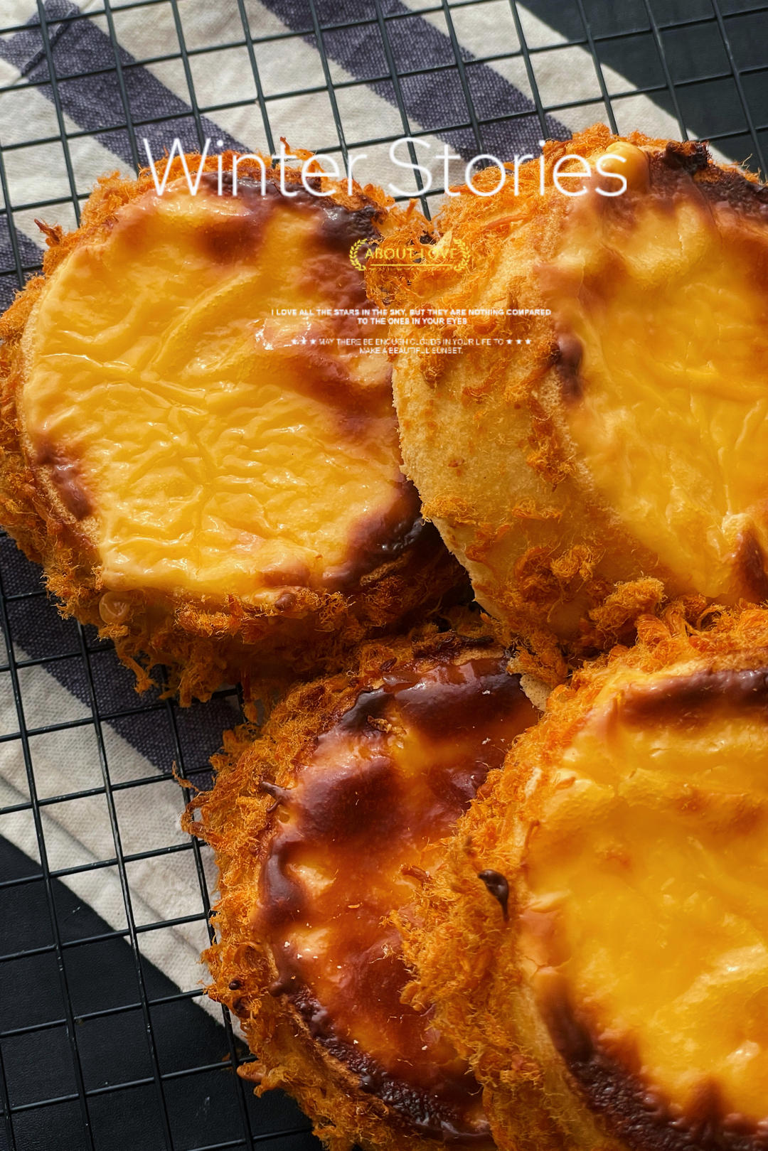 谁能拒绝一块焦香微脆的盐烧乳酪蛋糕啊！刚出炉的瞬间，焦糖色的表层泛着油光，边缘带着微微的焦脆感，用勺子轻轻一碰，绵密的乳酪芯就顺势流淌，咸香与奶香在空气里疯狂交织～

入口先是海盐的清咸唤醒味蕾，紧接着是醇厚丝滑的乳酪，甜而不腻，带着淡淡的奶香回甘。