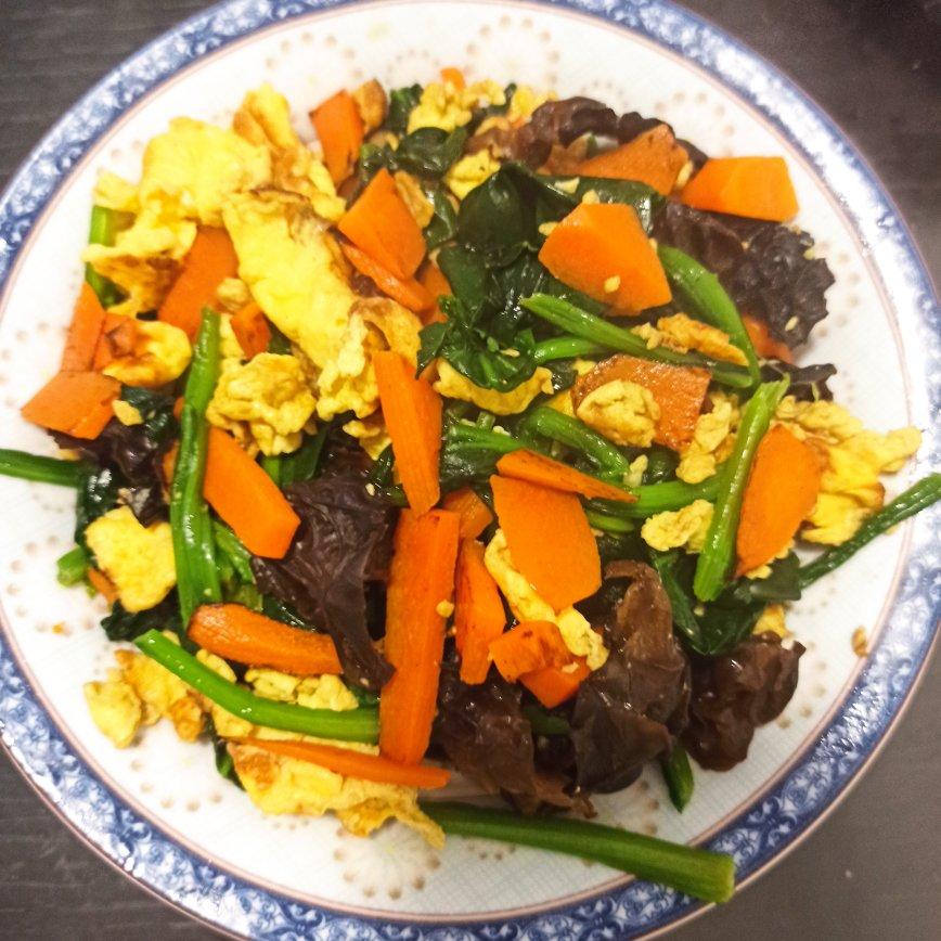 菠菜木耳炒鸡蛋
