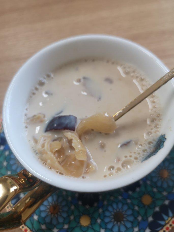 花胶泡发制作成牛奶花胶冻