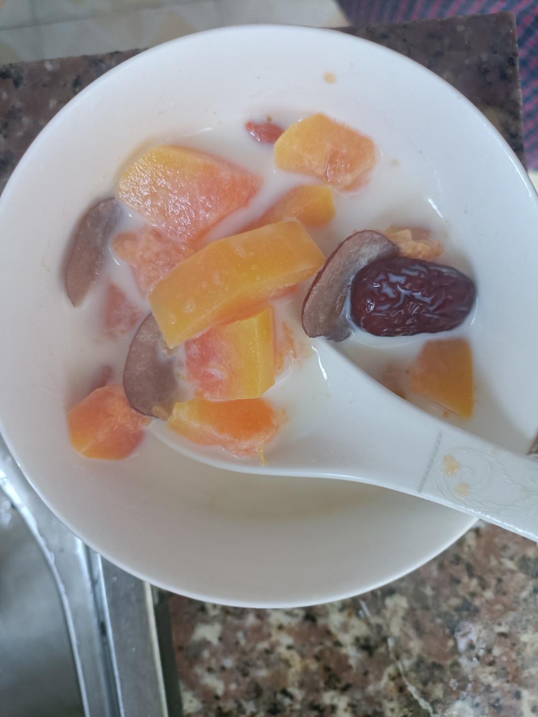 自制木瓜炖牛奶| 滋补养颜能喝出来牛奶肌哦