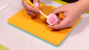 翻糖玫瑰花蛋糕的做法 步骤19