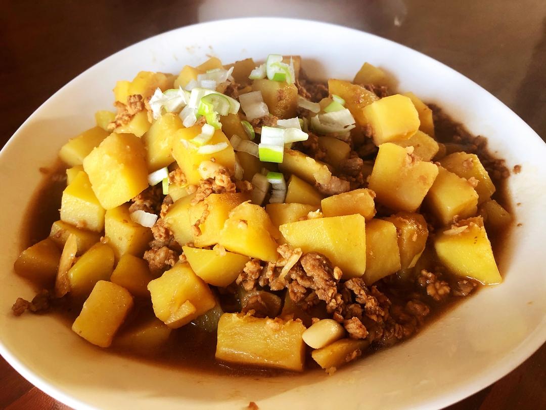 肉末土豆浇饭