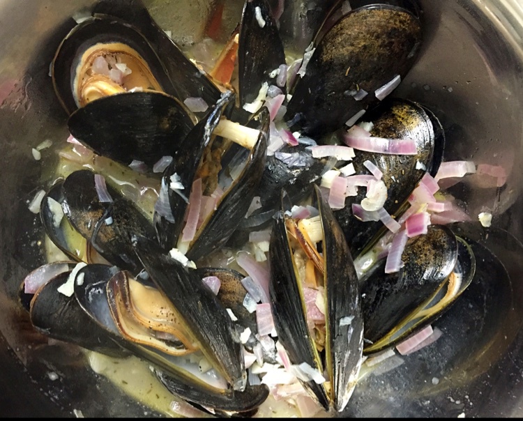 蒜香白酒煮青口