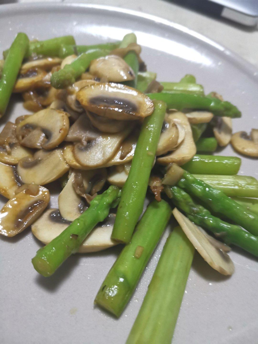 健康低脂家常菜—芦笋炒口蘑