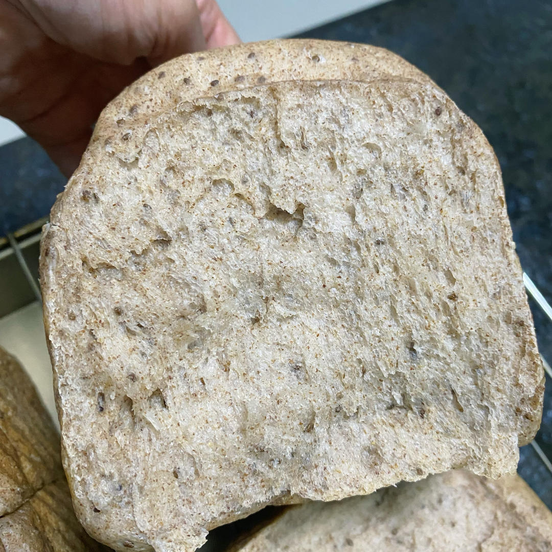 奇亚籽全麦吐司（迄今为止最香的全麦吐司）