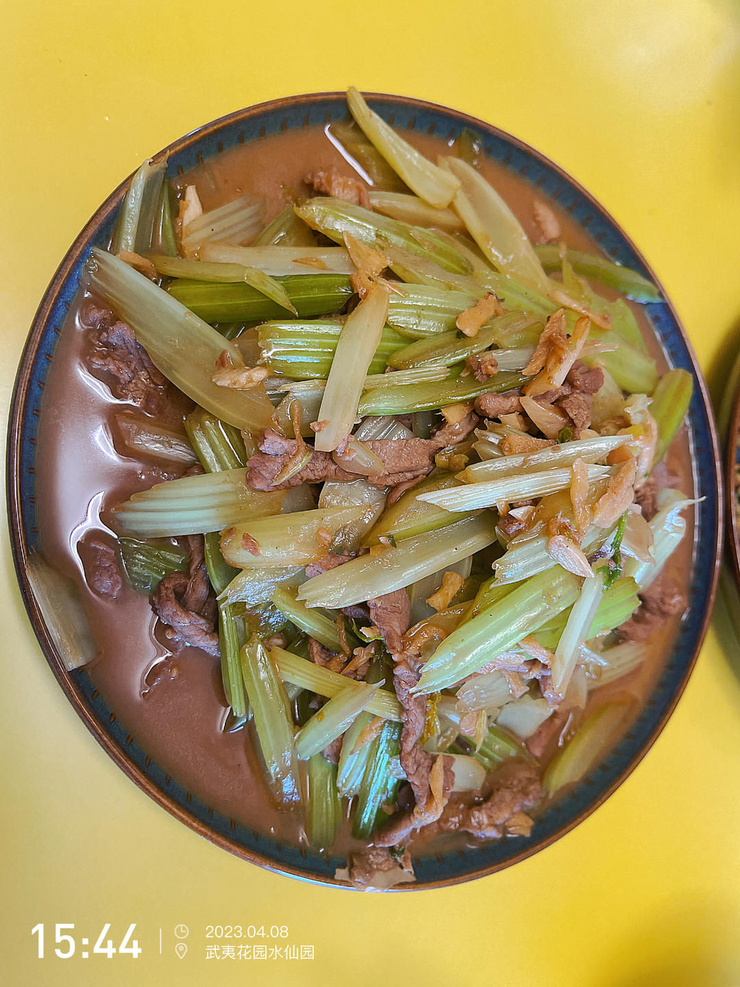 牛肉炒芹菜(不老不柴嫩滑多汁)