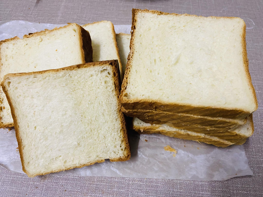 蛋黄炼奶吐司