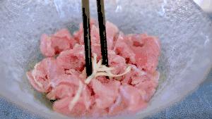 莲子枸杞百合瘦肉汤的做法 步骤5