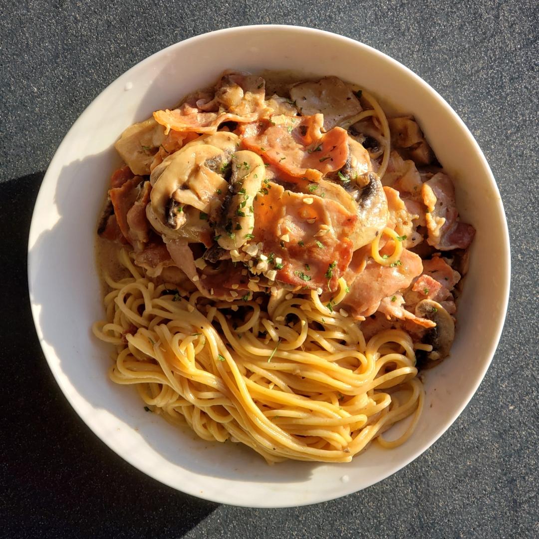 奶油蘑菇培根意大利面