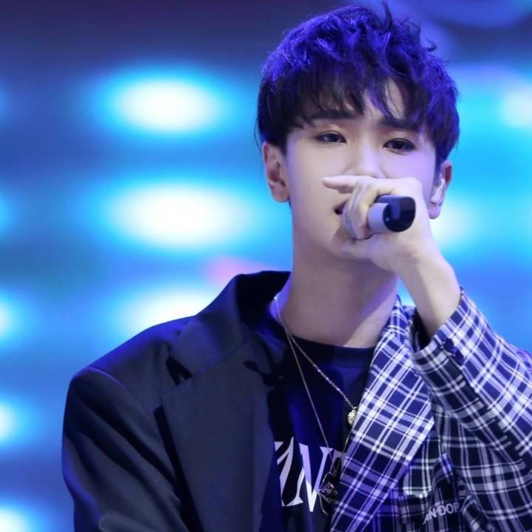 深海里的鱼小姐