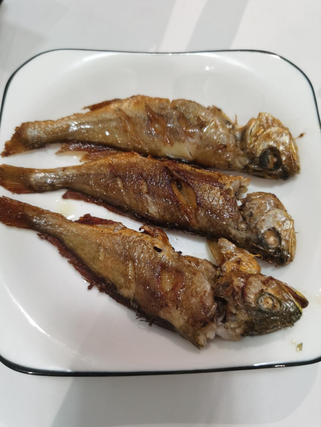 香煎小黄鱼