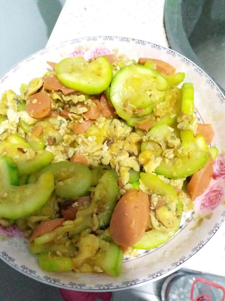 西葫芦炒火腿鸡蛋的做法