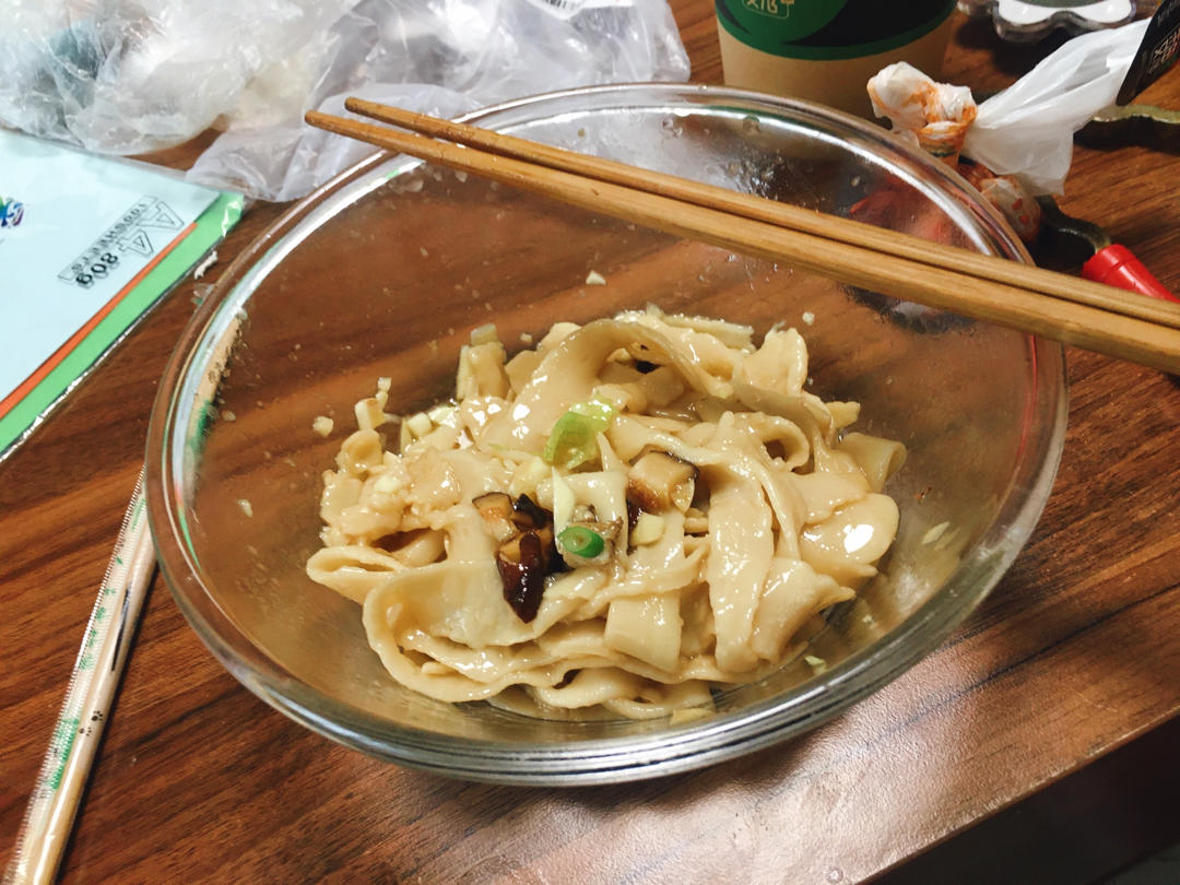 大碗宽面（油泼面）