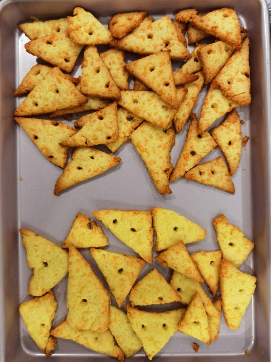 大孔奶酪饼干