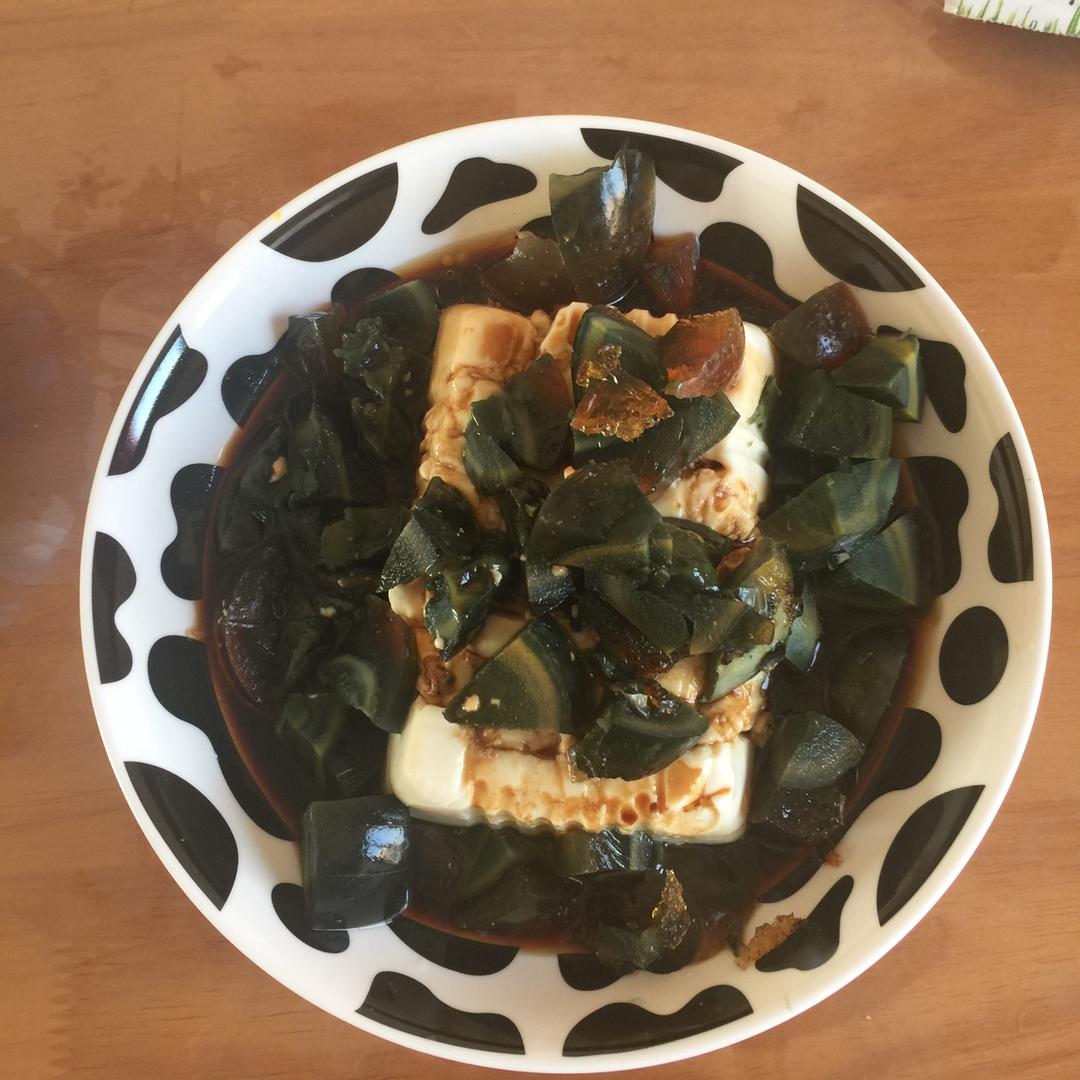 凉拌皮蛋豆腐