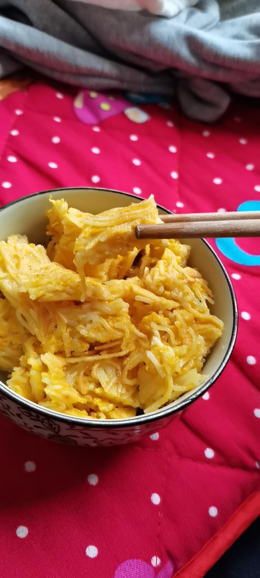 十个月以上宝宝辅食 面条鸡蛋饼