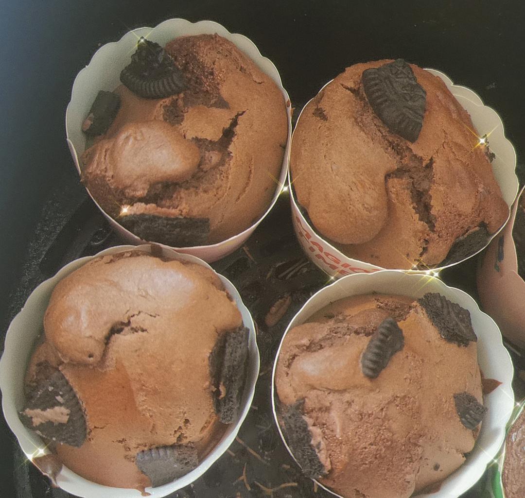 超好吃的巧克力熔岩蛋糕🍰 一口爆浆！免打发！