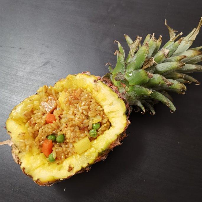 避风塘菠萝咖喱炒饭