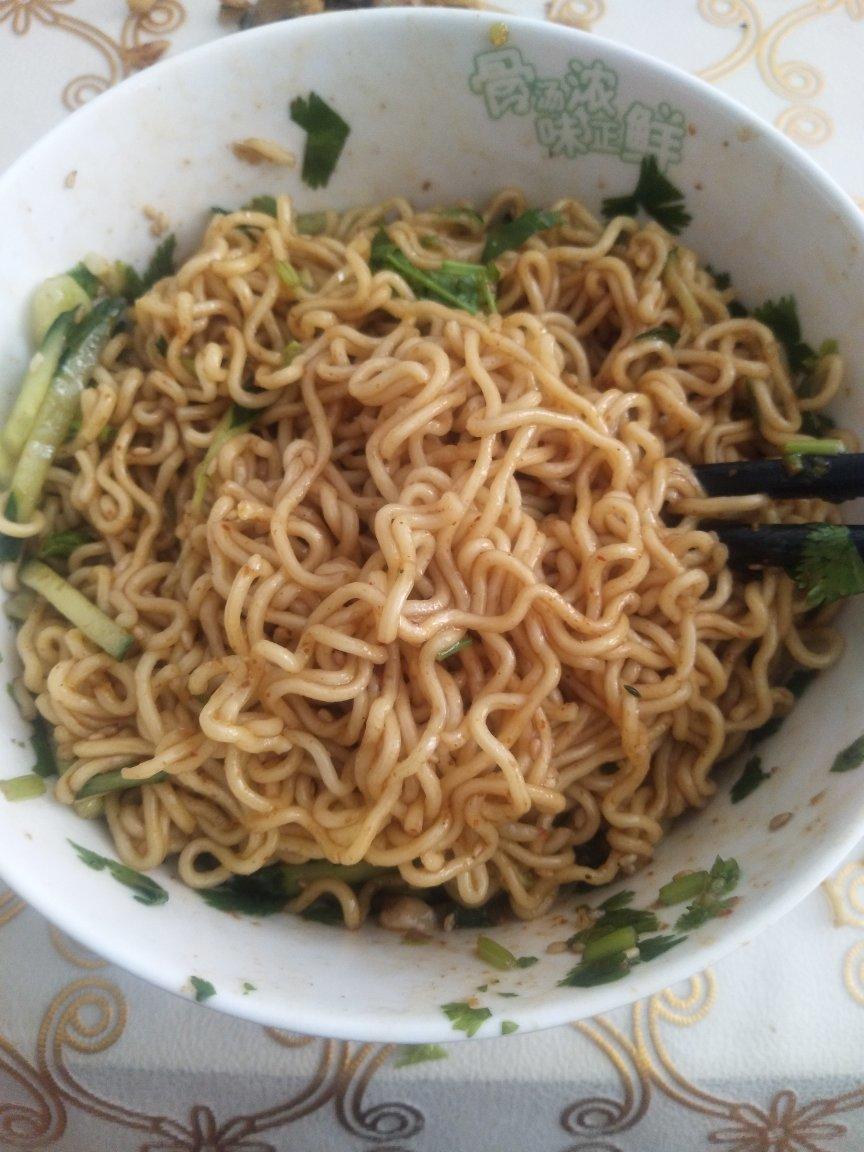 泡面的神仙吃法❗️❗️好吃到尖叫的凉拌方便面