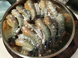 鱼露香茅大虾的做法 步骤4