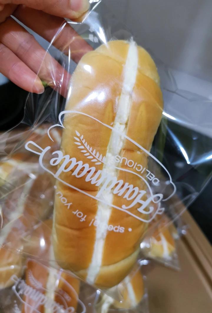 儿时去面包房必买的［椰丝奶油包］