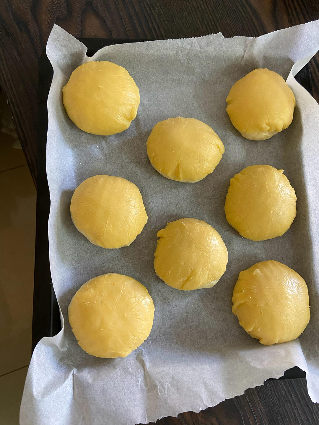 好吃到炸裂的港式菠萝包（附带制作酥皮的小视频）
