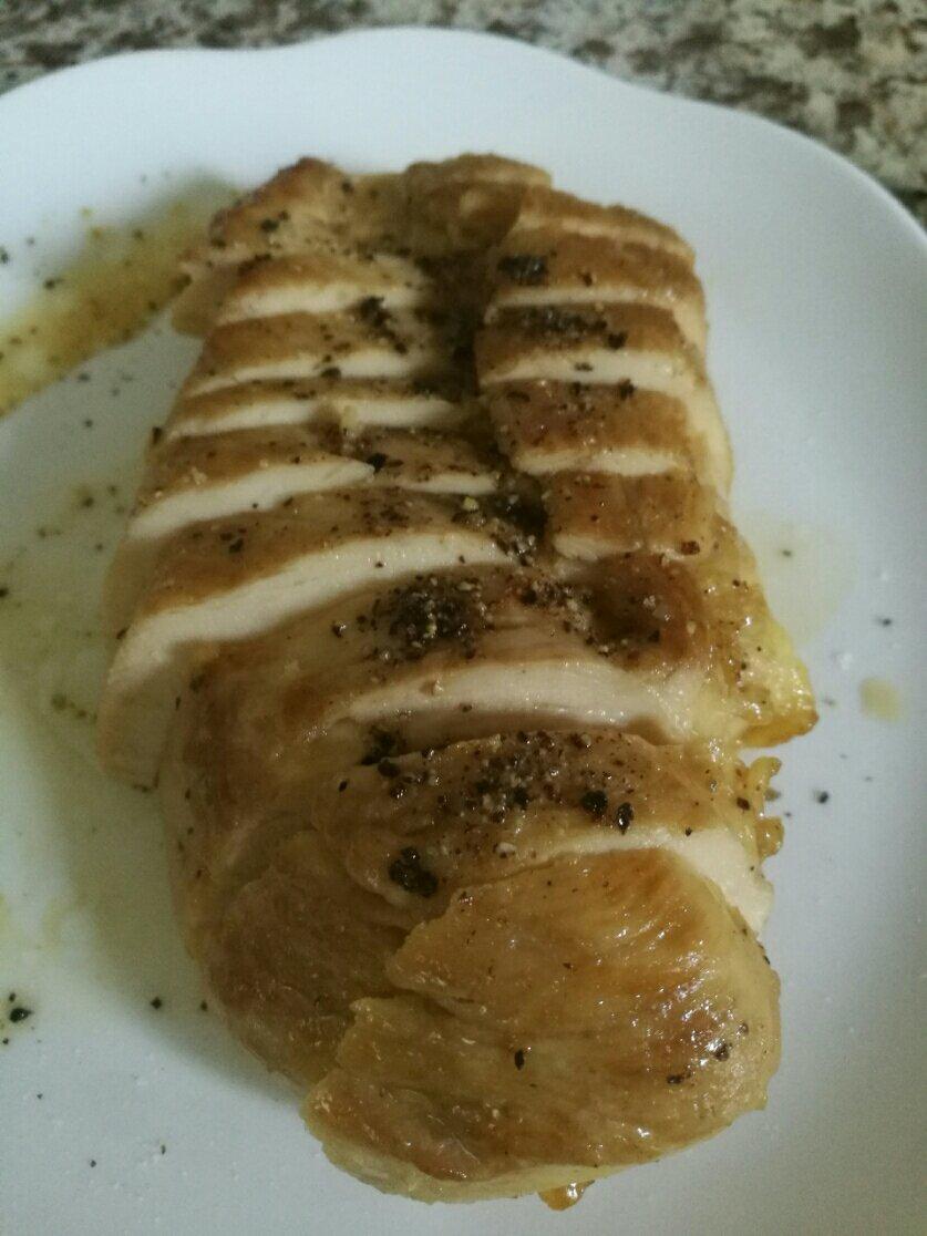 香煎黑胡椒鸡胸肉